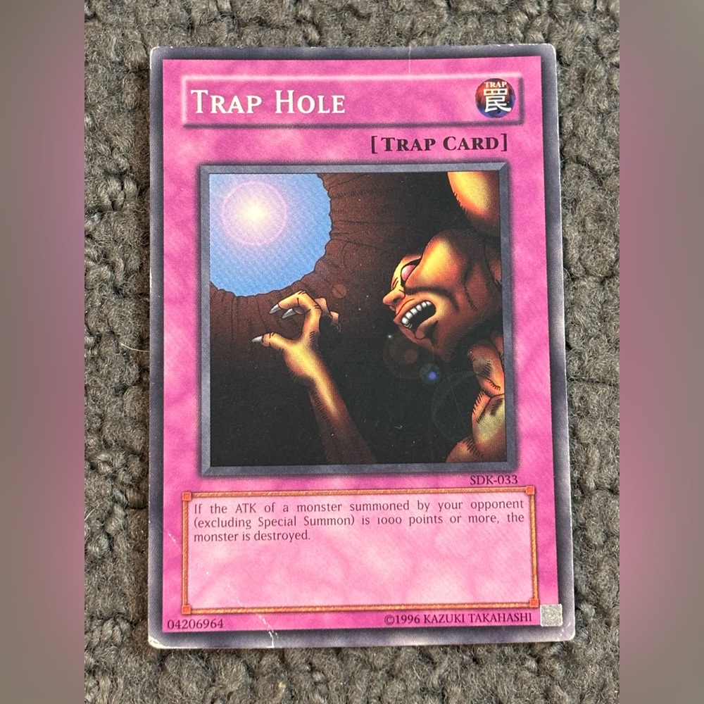 Yu-Gi-Oh Trap Hole SDK-033